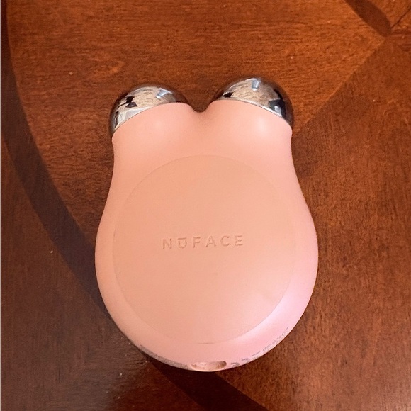 NuFACE Mini+ Microcurrent Facial Toning Device - Picture 2 of 4